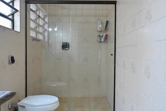Banheiro Suíte 1 de casa à venda com 4 quartos, 280m² em Vila Sonia, São Paulo