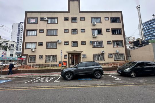 Condomínio de apartamento para alugar com 1 quarto, 31m² em Kobrasol, São José