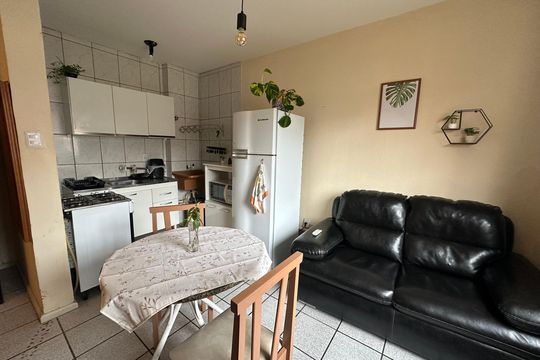 Cozinha de apartamento para alugar com 1 quarto, 31m² em Kobrasol, São José