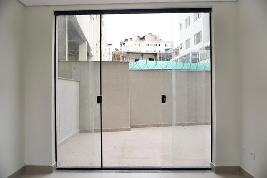 Apartamento à venda com 3 quartos, 117m² em Santa Tereza, Belo Horizonte