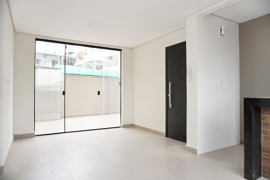 Apartamento à venda com 3 quartos, 117m² em Santa Tereza, Belo Horizonte