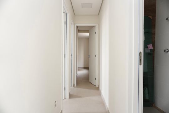 Corredor de apartamento para alugar com 3 quartos, 117m² em Santa Tereza, Belo Horizonte