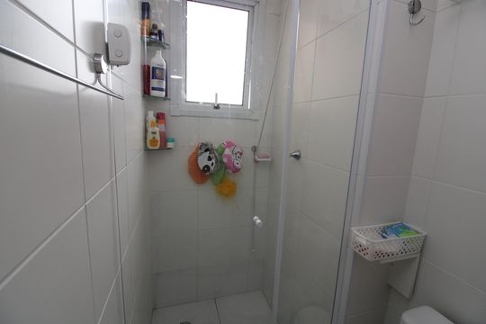 Banheiro de apartamento para alugar com 2 quartos, 41m² em Vila Penteado, São Paulo
