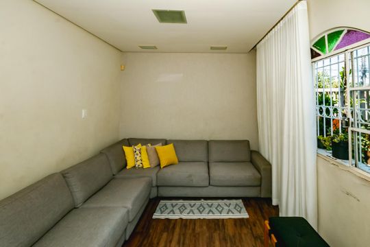 Sala de Tv de casa à venda com 5 quartos, 250m² em Ouro Preto, Belo Horizonte