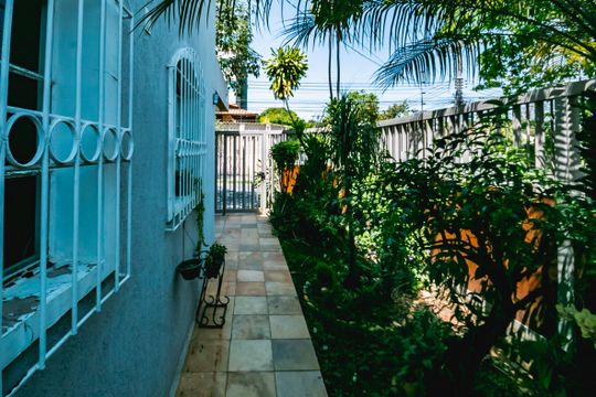 Área externa de casa à venda com 5 quartos, 250m² em Ouro Preto, Belo Horizonte