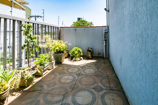 Área externa de casa à venda com 5 quartos, 250m² em Ouro Preto, Belo Horizonte