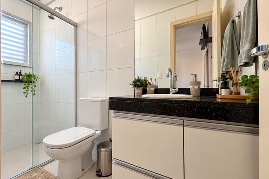 Banheiro de apartamento à venda com 2 quartos, 72m² em Serra, Belo Horizonte