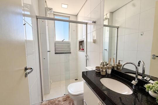 Banheiro de apartamento à venda com 2 quartos, 72m² em Serra, Belo Horizonte