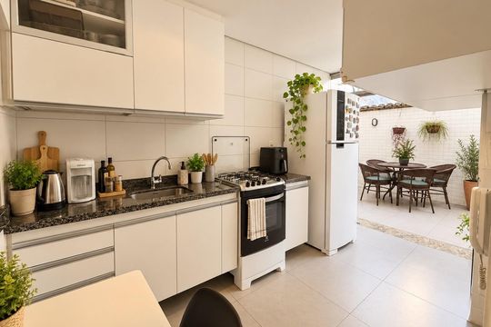 Cozinha e Área de Serviço de apartamento à venda com 2 quartos, 72m² em Serra, Belo Horizonte