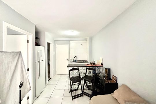Sala/Cozinha de apartamento à venda com 1 quarto, 33m² em Jardim Santa Teresinha, São Paulo
