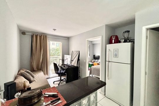 Sala/Cozinha de apartamento à venda com 1 quarto, 33m² em Jardim Santa Teresinha, São Paulo
