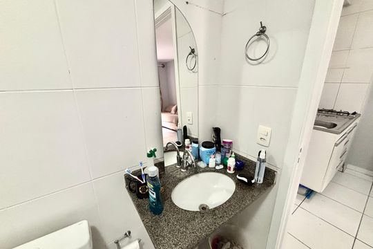 Banheiro de apartamento à venda com 1 quarto, 33m² em Jardim Santa Teresinha, São Paulo
