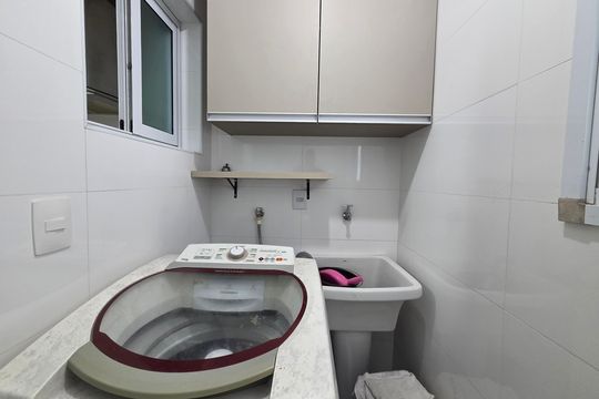 Área de Serviço de apartamento para alugar com 2 quartos, 83m² em Guilhermina, Praia Grande
