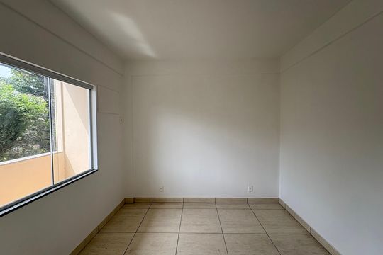 Quarto de kitnet/studio para alugar com 1 quarto, 31m² em Curicica, Rio de Janeiro