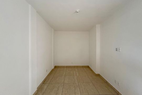Quarto de kitnet/studio para alugar com 1 quarto, 25m² em Curicica, Rio de Janeiro