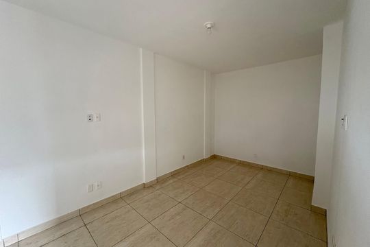 Quarto de kitnet/studio para alugar com 1 quarto, 25m² em Curicica, Rio de Janeiro