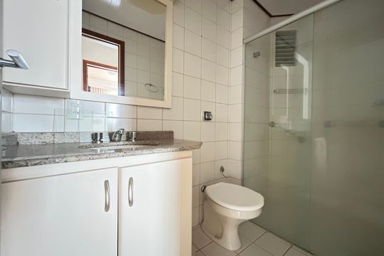 Banheiro Social de apartamento para alugar com 3 quartos, 89m² em Trindade, Florianópolis