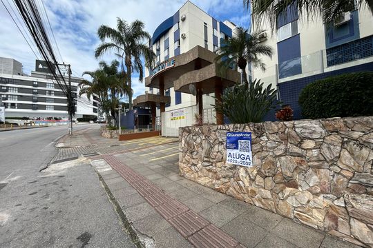 Fachada  de apartamento para alugar com 3 quartos, 89m² em Trindade, Florianópolis