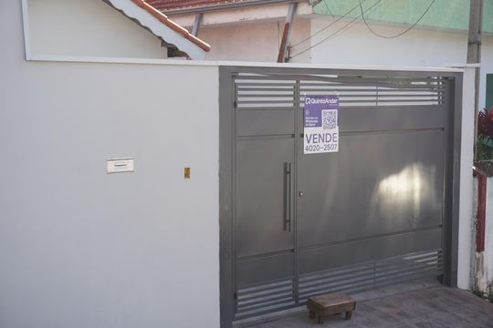 Fachada com placa PXZV - 1411 de casa à venda com 4 quartos, 270m² em Vila Cordenonsi, Americana