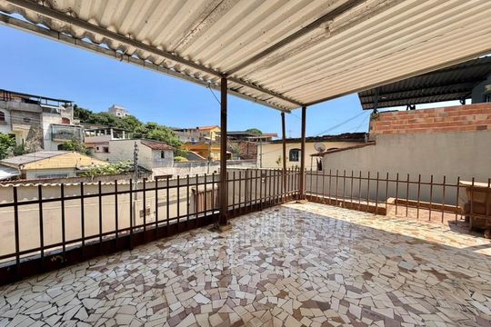 Varanda  de casa à venda com 4 quartos, 140m² em Glória, Belo Horizonte