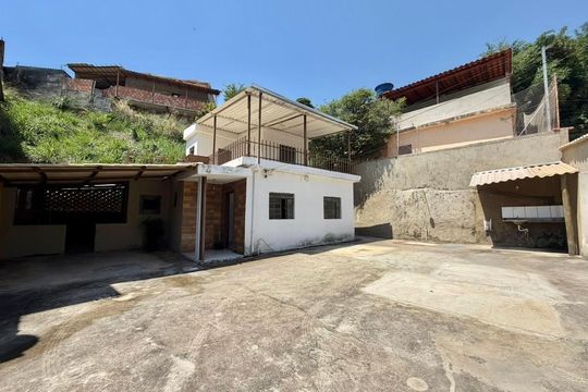 Casa à venda com 4 quartos, 140m² em Glória, Belo Horizonte
