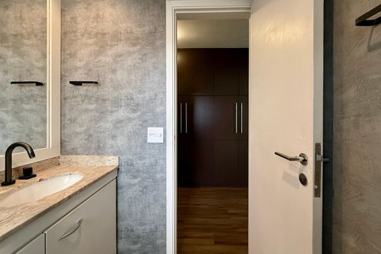 Banheiro Suíte  de apartamento para alugar com 2 quartos, 98m² em Campo Belo, São Paulo