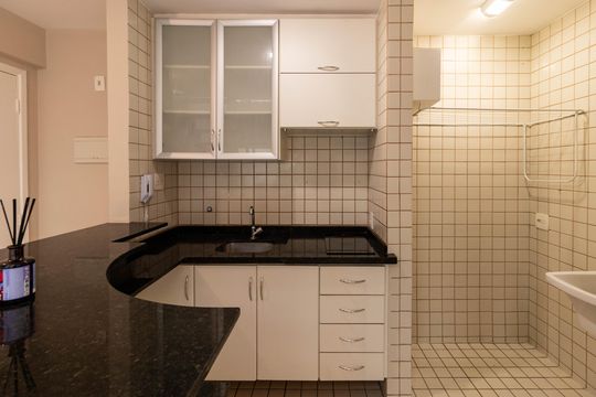 Cozinha de apartamento para alugar com 1 quarto, 30m² em Vila Hamburguesa, São Paulo