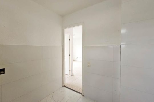 Banheiro de apartamento para alugar com 2 quartos, 45m² em Santa Cruz, Rio de Janeiro