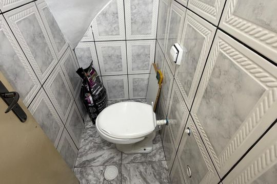 Banheiro de serviço de casa à venda com 6 quartos, 225m² em Ferrazópolis, São Bernardo do Campo