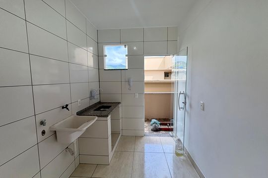 Cozinha e Área de Serviço de kitnet/studio para alugar com 1 quarto, 31m² em Curicica, Rio de Janeiro