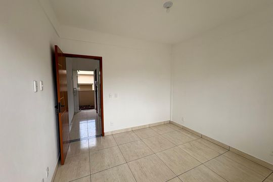 Quarto de kitnet/studio para alugar com 1 quarto, 31m² em Curicica, Rio de Janeiro