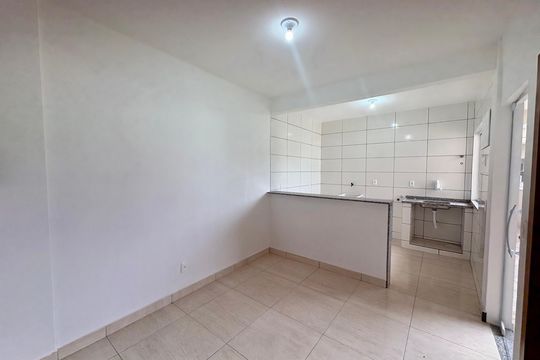 Sala/Cozinha de kitnet/studio para alugar com 1 quarto, 30m² em Taquara, Rio de Janeiro