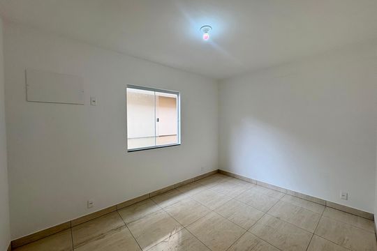 Quarto de kitnet/studio para alugar com 1 quarto, 30m² em Curicica, Rio de Janeiro