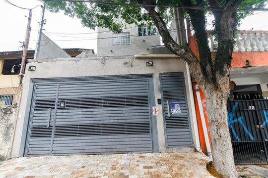 Fachada de casa para alugar com 1 quarto, 25m² em Campo Limpo, São Paulo