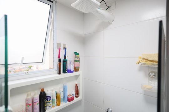 Banheiro de apartamento à venda com 2 quartos, 42m² em Jardim Boa Vista (zona Oeste), Osasco