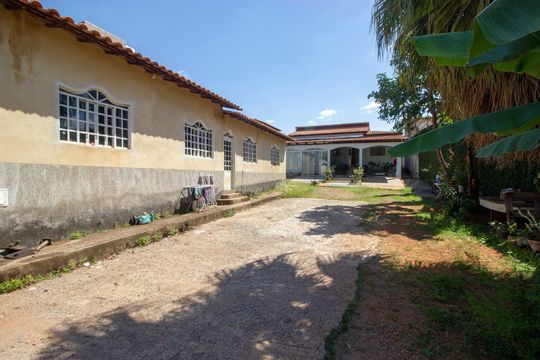 Casa à venda com 4 quartos, 679m² em Colônia Agrícola Samambaia, Brasília