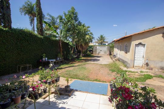 Casa à venda com 4 quartos, 679m² em Colônia Agrícola Samambaia, Brasília