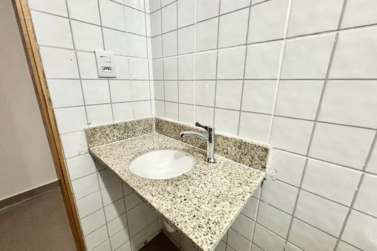 Banheiro de apartamento para alugar com 2 quartos, 50m² em Vila Dalila, São Paulo