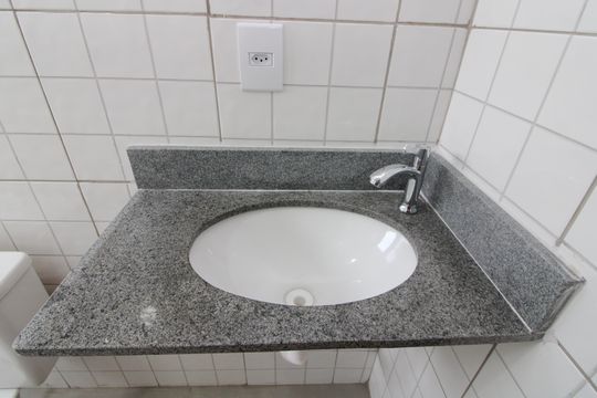 Banheiro do Quarto 2 de apartamento para alugar com 2 quartos, 50m² em Vila Dalila, São Paulo