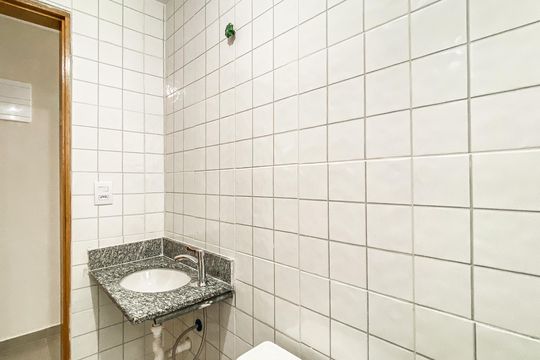 Banheiro  de apartamento para alugar com 2 quartos, 50m² em Vila Dalila, São Paulo