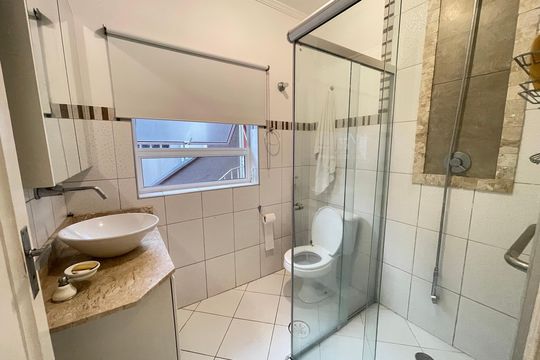 Casa à venda com 2 quartos, 230m² em Jardim Trussardi, São Paulo