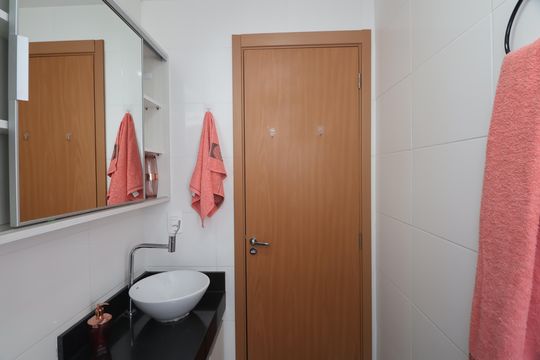Banheiro de apartamento à venda com 2 quartos, 42m² em Igara, Canoas