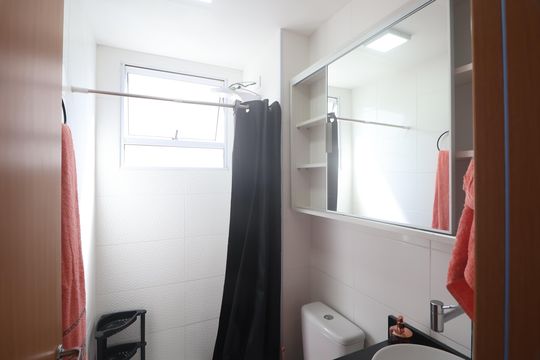 Banheiro de apartamento à venda com 2 quartos, 42m² em Igara, Canoas