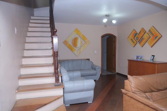 Casa à venda com 3 quartos, 500m² em Vila Taquari, São Paulo
