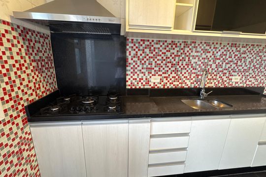 Cozinha de casa de condomínio para alugar com 3 quartos, 86m² em Paisagem Renoir, Cotia