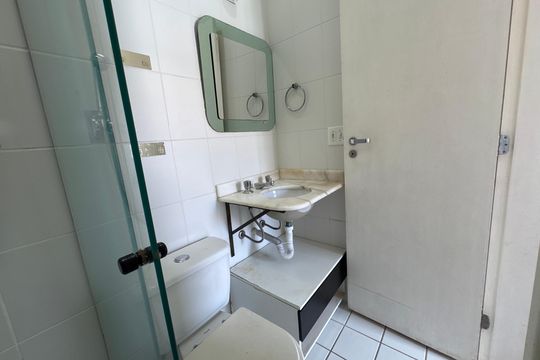 Banheiro da Suíte 1 de casa de condomínio para alugar com 3 quartos, 86m² em Paisagem Renoir, Cotia