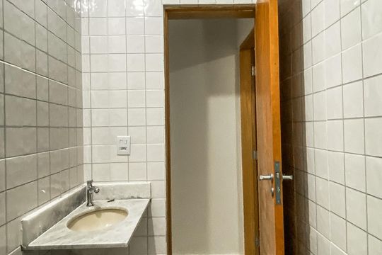 Banheiro  de apartamento para alugar com 1 quarto, 38m² em Vila Dalila, São Paulo