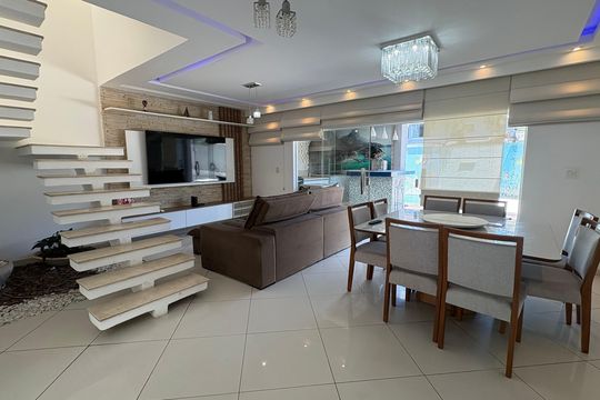 Casa à venda com 3 quartos, 283m² em Vargem Pequena, Rio de Janeiro