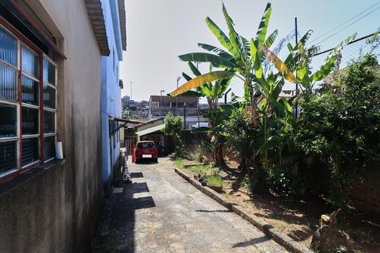 Garagem de casa à venda com 2 quartos, 480m² em Vera Cruz, Belo Horizonte
