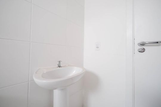 Banheiro de apartamento para alugar com 2 quartos, 34m² em Cangaiba, São Paulo